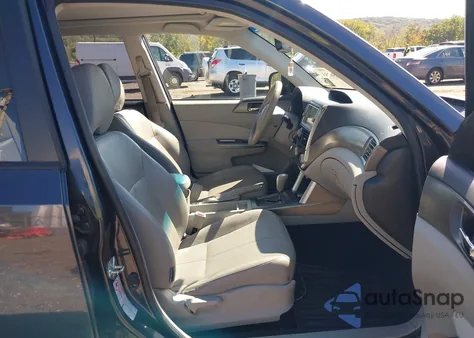 2011 Subaru Forester 2.5X Touring z USA, uszkodzony, nr VIN JF2SHAHC1BH724663